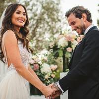 Забула одягнути спідницю: наречена стала зіркою Мережі після епічного відео зі свого весілля