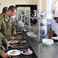 Скандал в Міноборони: купують харчі для військових у 2-3 рази дорожче — ЗМІ