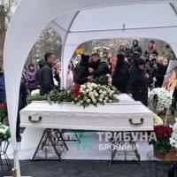 Батько упізнав донечку лише за сережками: у Броварах прощаються з маленькою Міланою та її мамою