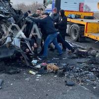 Смертельна аварія на трасі Київ-Полтава: маршрутка влетіла у фуру (Відео)