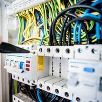 Чому світла немає, а платіжки ростуть, пояснили у Yasno