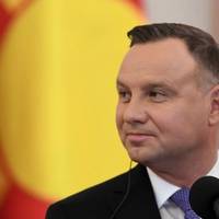 “Коли вони приповзуть на колінах просити миру – тягніть їх туди” – Дуда порадив Зеленському прийняти капітуляцію Росії саме у цьому місті