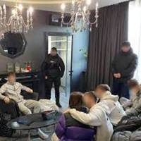 Двом вручили підозру, а решті – повістки: продовження історії з хлопцями, які кривдили дівчат у Києві