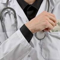 Вигадані пацієнти та фіктивні послуги: як медики привласнили понад 74 млн грн