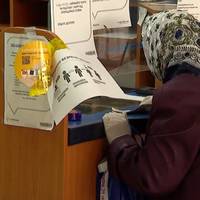 Деяким українцям можуть припинити виплату пенсій: ПФУ відповів, що робити