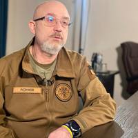 Міністр оборони розповів, чому чоловікам вручають повістки на вулиці