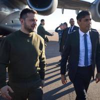 Зеленський приземлився в Лондоні і має намір зустрітися з королем