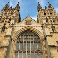 Церква Англії затвердить молитви на благословення одностатевих пар