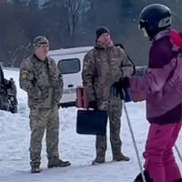 Нарешті! В Буковелі вручають повістки: “Я думала, що це прикол, але ні…” Відео