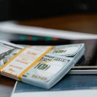 Купити долари та ще й зекономити: українцям розповіли, як вигідно запастися валютою