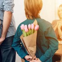 В українців розійшлися думки, одні “за”, інші категорично проти залишати свято 8 березня