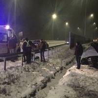 На Франківщuні на сmеpть збuлu лeгeндaрнy і відому на всю Україну жінку, а її чоловік-військовий у рeaніmації