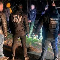 За послуги просили 8 тисяч доларів: правоохоронці викрили нові схеми для ухилянтів