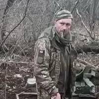 ЗМІ повідомляють, що розстріляного військовослужбовця впізнала сестра: 
