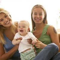 Діти одностатевих пар живуть не гірше, ніж діти в гетеросексуальних сімʼях – дослідження