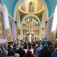 Зривали українські прапори і виносили майно: як на Буковині московський патріархат храм покидав