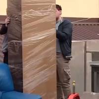 З Києво-Печерської Лаври фурами вивозять майно (Фото)