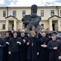 Священники Московського патріархату зробили фото з українськими паспортами, але щось пішло не так