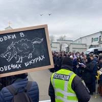 Сутички та протести: Комісію МКІП знову не пустили в Києво-Печерську лавру