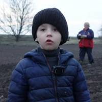 “Скоро вже буде Пасха! Заказуйте ковбаски!!!”: маленький українець розірвав мережу оригінальною рекламою і став зіркою вірусного треку