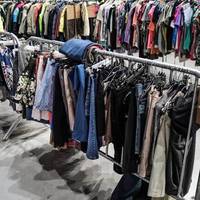 Українка придбала куртку у польському секонд-хенді і знайшла в кишені неймовірного листа