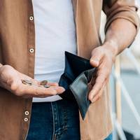 Зарплата під час війни: кому платять найбільше та найменше в Україні