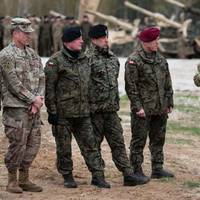 У Польщі після Великодня вручатимуть повістки і працюватимуть медкомісії: що відомо