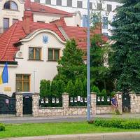 Українець намагався підпалити себе біля консульства у Кракові: стан чоловіка критичний