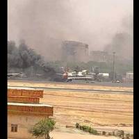 Під час воєнного перевороту в Судані загорівся український літак (Відео)