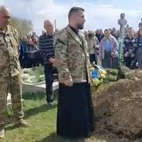 Син боровся за Україну, а батько на похороні заявив, що йому того всього не треба, бо він ходить до “рускої церкви”