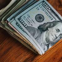 З 1 травня готівковий курс долара в Україні зміниться