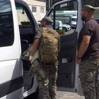 “Від сорому постуляли роти”: До маршрутки зайшло троє військових. Видно втомлені, дають 100 гривень і проходять. Водій зупиняє автобус і заходить в салон…