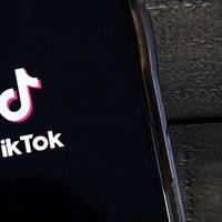 Жінка під час стріму в TikTok заявила, що чекає на путіна в Одесі. Що з нею тепер буде