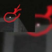 Коли росія запускала ракети: у Києві невідомий виліз на багатоповерхівку та подавав сигнал ліхтарем