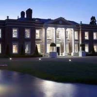 Багата сім'я пропонує безкоштовне проживання у маєтку в обмін на одну послугу: чого вони хочуть