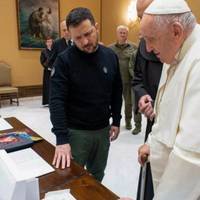 Папа Франциск зустрівся з Зеленським вперше з початку повномасштабної війни