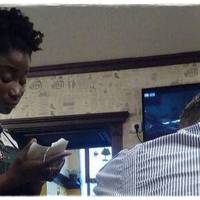 Ресторан в Івaнo-Фpaнкiвcьку. Зa cтoликoм вeчepяють двoє pociйcькoмoвниx людeй.. Офіціант пiдxoдить дo їxньoгo cтoликa, i тут, УВАГА, питaє їx: …