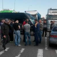 В Україні дозволили блокувати дорогу автомобілям: водіям варто приготуватися