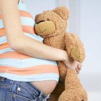 На Закарпатті 16-річна дівчина народила у швидкій третю дитину