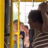 У київському тролейбусі зацькували хлопця, який віз велосипед: хто винен