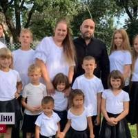 Родина з Волині виховує вже 18 дітей, але шукає на усиновлення ще двох малюків