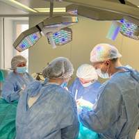 З Національного інституту раку звільнили лікаря, який вимагав з пацієнтки гроші за безкоштовні препарати