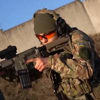 Дівчина на фронті, а ПФУ судиться з мамою: 