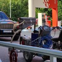 У Чернівцях помітили найдорожчий позашляховик у світі (Фото)