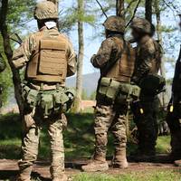 Такого ще не було: українських військових перевзують у кросівки (фото)