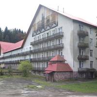 Ворог біля воріт резиденції Зеленського? Хто сховався у пансіонаті «Гута»