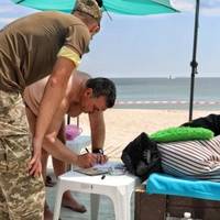 До кінця літа повістки отримають всі: ТЦК будуть вручати їх у найнесподіваніших місцях