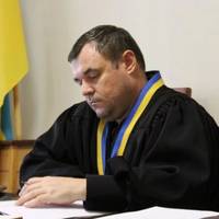 Під варту взяли суддю, який вимагав хабар у військовослужбовця