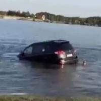 Українець приїхав на пляж на позашляховику і втопив його на очах відпочиваючих