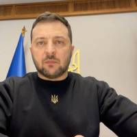 Тисячі українців виїхали за кордон через хабарі – Зеленський